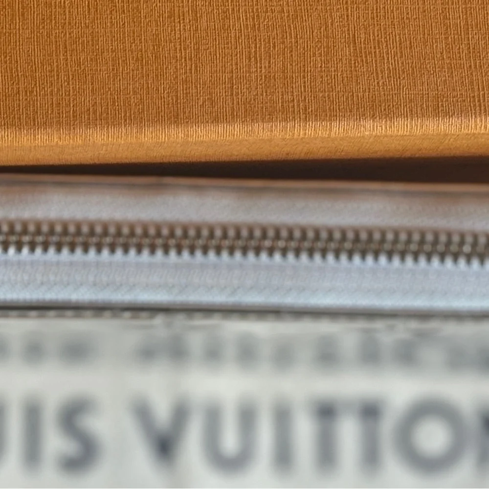 Louis Vuitton Mirror Monogram Zippy Wallet - Picture 4 of 6